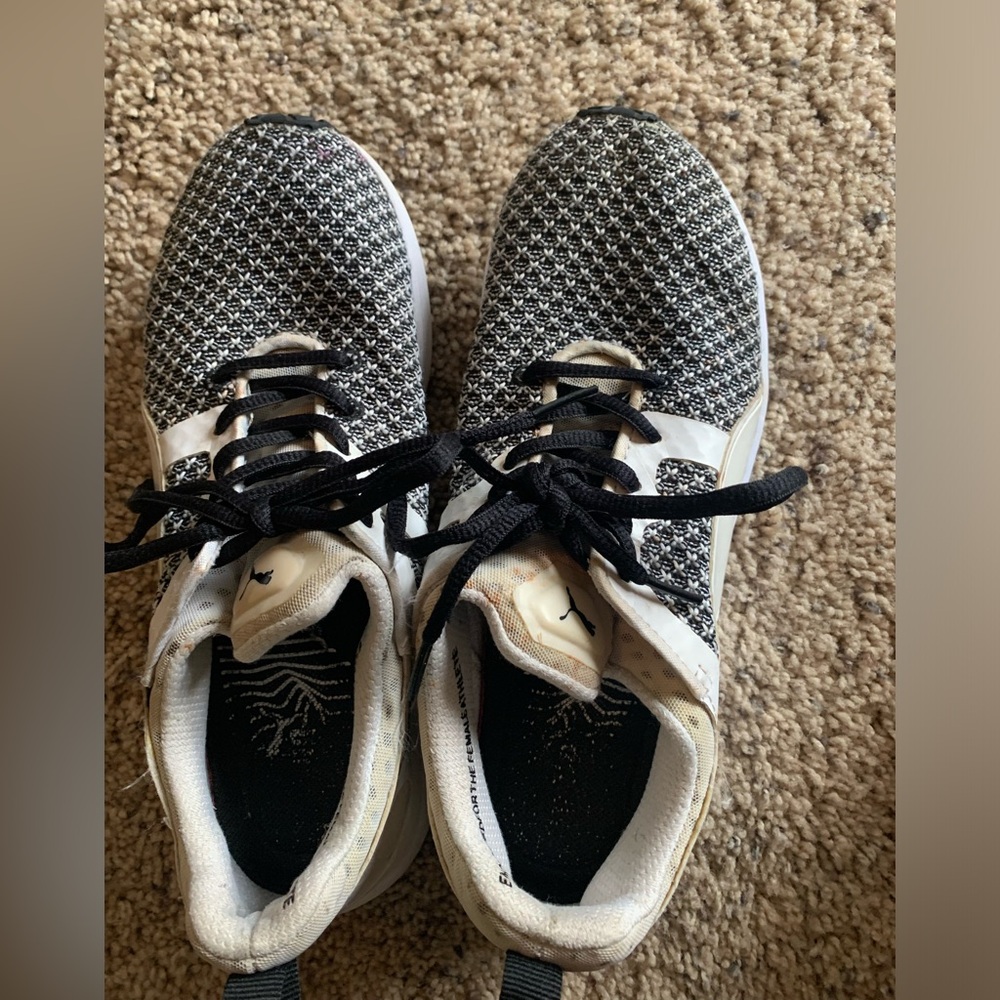 Puma tennis shoes